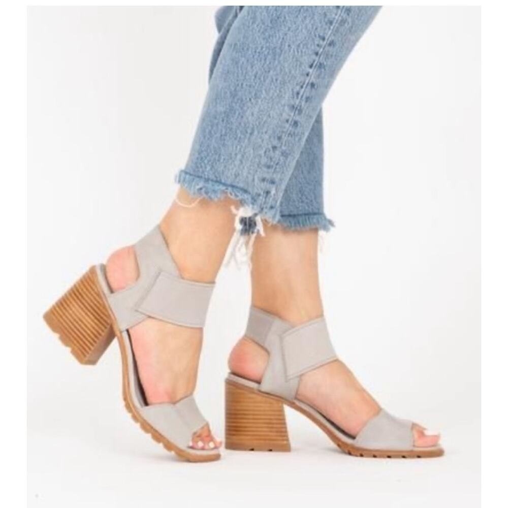 SOREL Nadia Leather/Textile Elastic Vamp Gray Stacked Heeled Slip On Sandals‎ 8